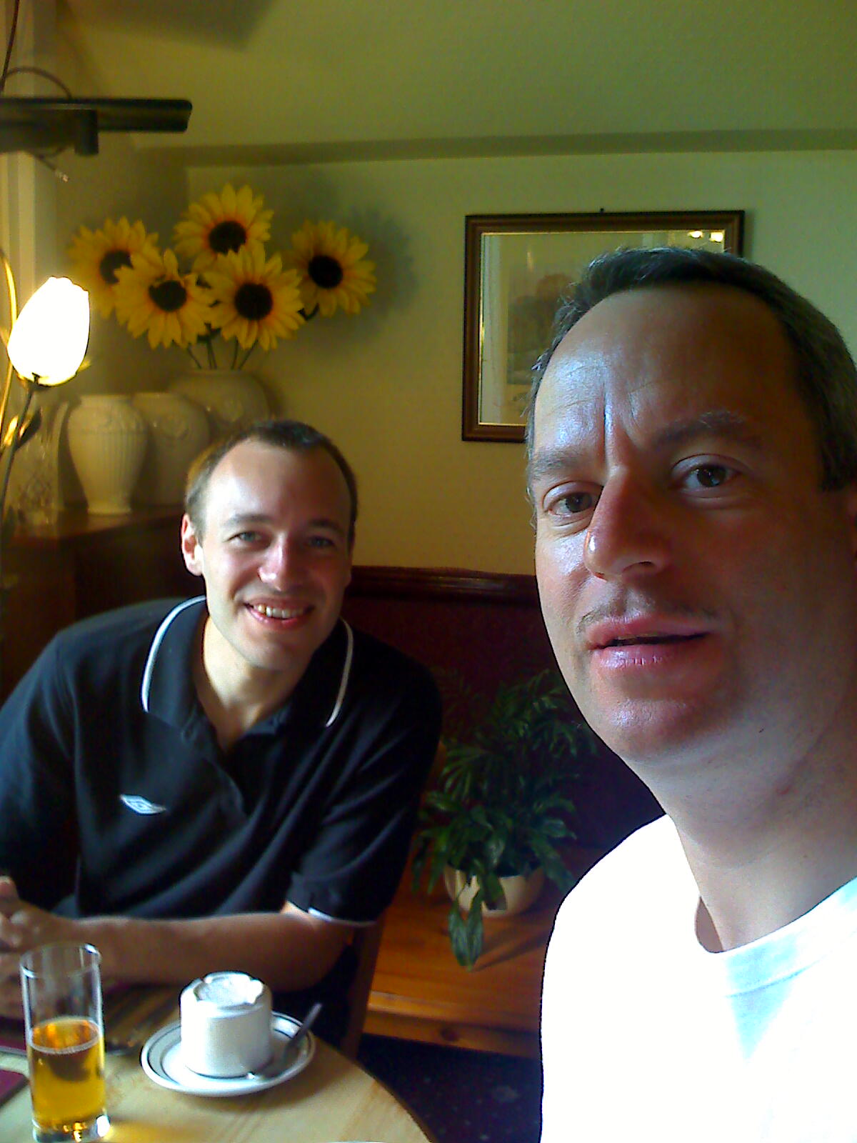 Breakfast time in Carlisle /images/flyuk-2009/moto_0197.jpg