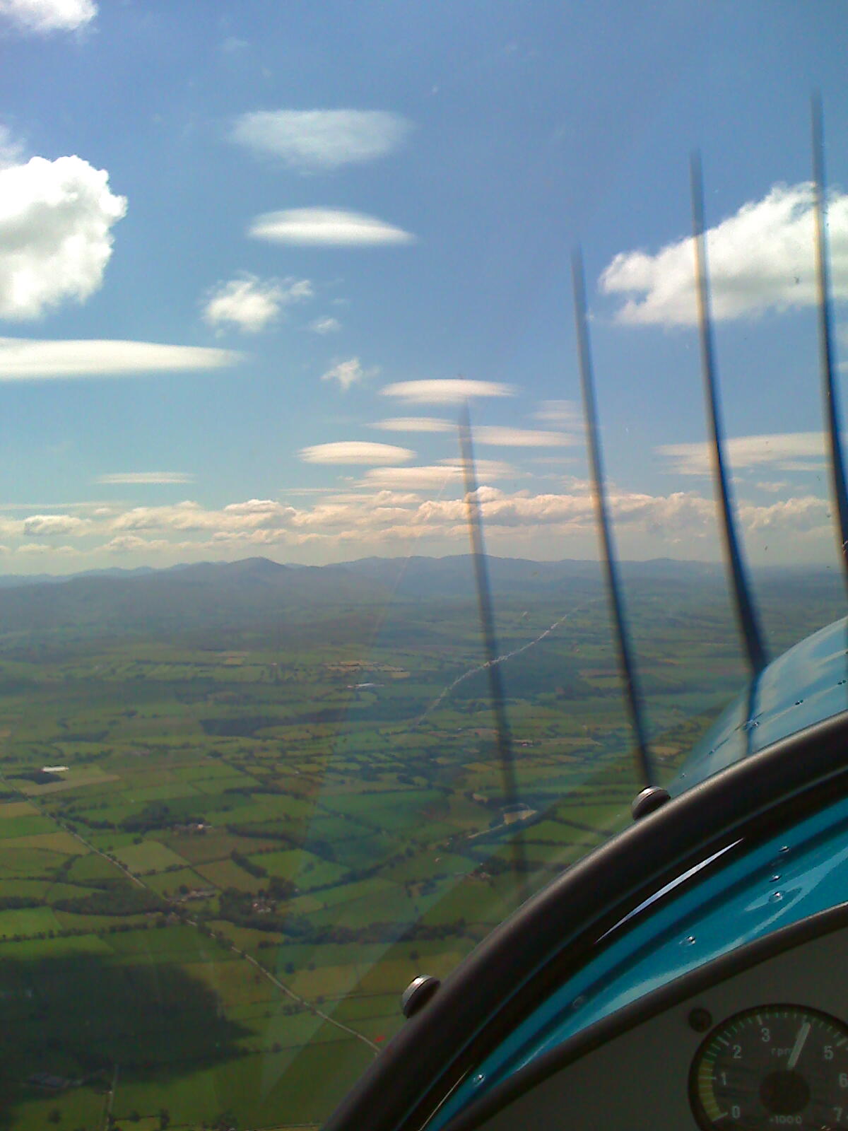 Clouds /images/flyuk-2009/moto_0199.jpg